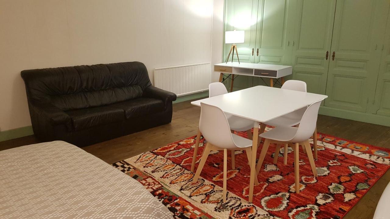 Grand Studio Et Jolies Chambres A Louer Passins 외부 사진